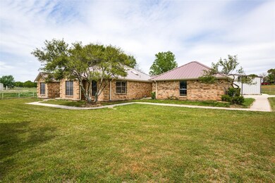 900 Timber Trail, Decatur, TX 76234 - photo 2