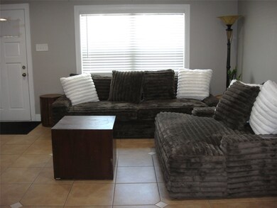 402 Twin Oaks St, Houston, TX 77076 - photo 2