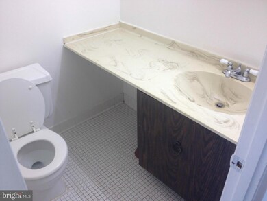 8686 Brae Brooke Dr, Greenbelt, MD 20770 - photo 3