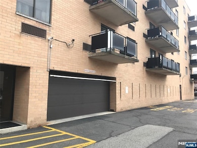 The Hampton unit 3C, Hackensack, NJ 07601 - photo 4