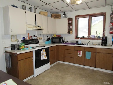 308 S 12th St, Escanaba, MI 49829 - photo 4