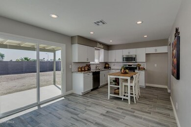 DINING/KITCHEN
