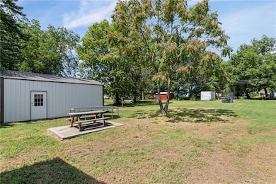 417 E 4th Ave, Garnett, KS 66032 - photo 6