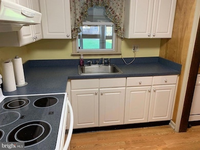 325 Nassau Ave, Paulsboro, NJ 08066 - photo 5