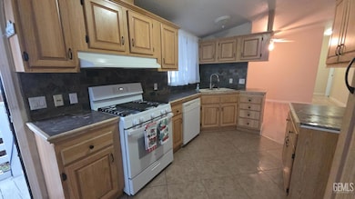 6601 Eucalyptus Dr unit 155, Bakersfield, CA 93306 - photo 5