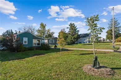 69 26th Ave SW, Cedar Rapids, IA 52404 - photo 2