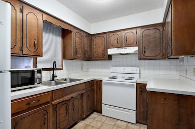 300 S Clifton Ave-15