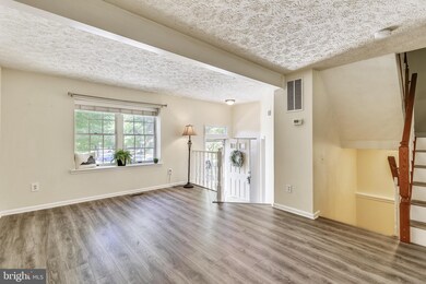 6308 Lightburn Ct, Centreville, VA 20121 - photo 7