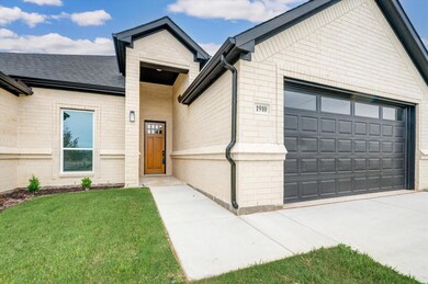 1910 Echo Lake Ct, Cleburne, TX 76033 - photo 4