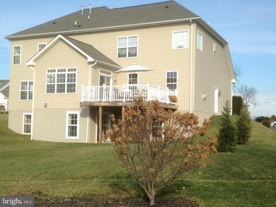 813 Shannon Dr N, Greencastle, PA 17225 - photo 2