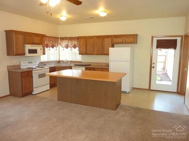 20632 Honeysuckle Ln, Bend, OR 97702 - photo 4