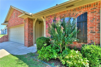 642 Sisken Ct, Edmond, OK 73003 - photo 2