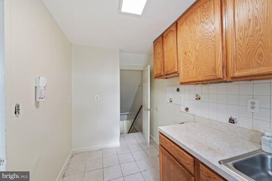 7003 Kent Town Dr, Hyattsville, MD 20785 - photo 6