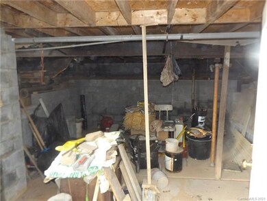 10 Yellow Roses Ln, Leicester, NC 28748 - photo 3