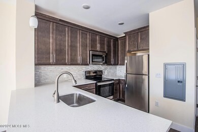 126 Main St unit 303, Matawan, NJ 07747 - photo 4