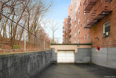 The Alderton unit 2, Rego Park, NY 11374 - photo 5