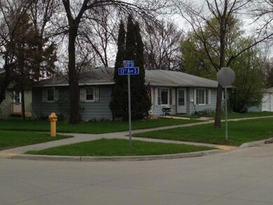 1216 S 15th St, Grand Forks, ND 58201 - photo 2