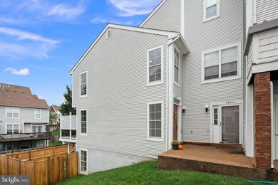 44246 Mossy Brook Square, Ashburn, VA 20147 - photo 5