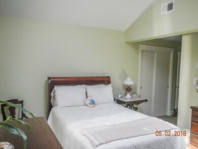 215 Collins St, Stroudsburg, PA 18360 - photo 5