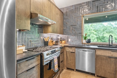 202 Cr 3490, Hawkins, TX 75765 - photo 5