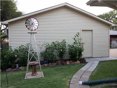 DETACHED GARAGE