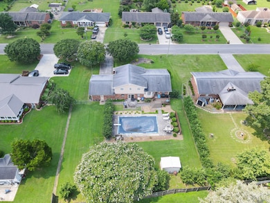 Overview picture of the huge level yard