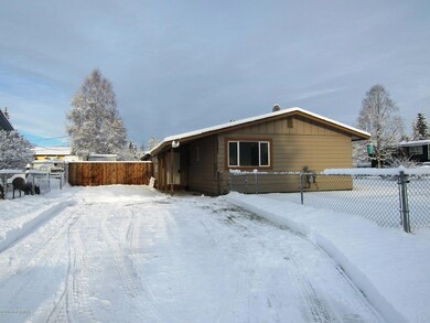 Side of home w/ more parking