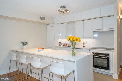 10915 Valley Forge Cir unit 915, King of Prussia, PA 19406 - photo 7