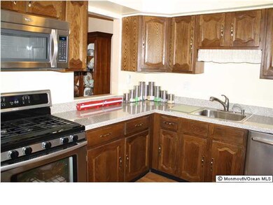 11 Amherst Ct, Matawan, NJ 07747 - photo 2