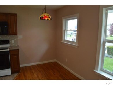 1565 Eastwood Dr, Bethlehem, PA 18018 - photo 5