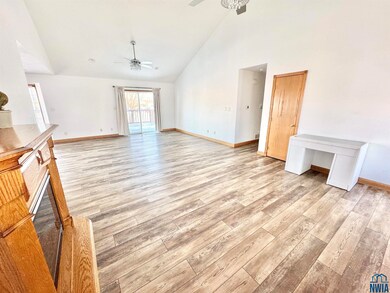 504 Colfax Ct, Sergeant Bluff, IA 51054 - photo 5