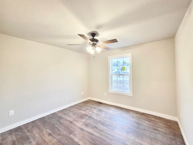 305 Hunters Cir, Russellville, KY 42276 - photo 5