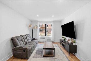 226-26 Union Turnpike unit 1R, Oakland Gardens, NY 11364 - photo 5