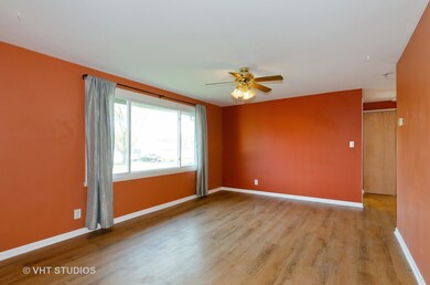 114 Del Rio Rd, Carpentersville, IL 60110 - photo 5