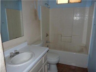 1555 Shamrock Ct, Wasco, CA 93280 - photo 7