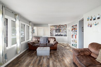6609 Riverside