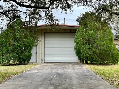 1601 Edna Ave, Bay City, TX 77414 - photo 4