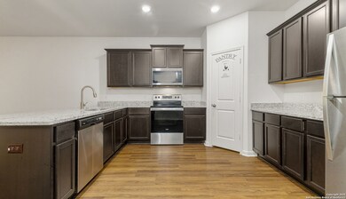 15102 Jetfire Point, von Ormy, TX 78073 - photo 4