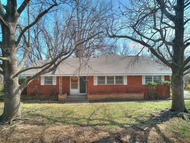 Ranch-style house featuring a front yard