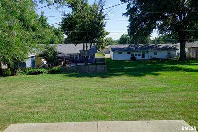 1833 W 38th Place, Davenport, IA 52806 - photo 4