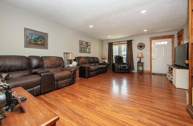 327 E Mindy Dr, Shell Rock, IA 50670 - photo 4