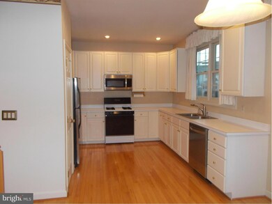 9908 Michael Schar Ct, Vienna, VA 22181 - photo 7