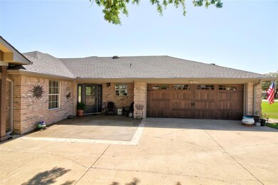 205 Cocopa Dr, Gainesville, TX 76240 - photo 2