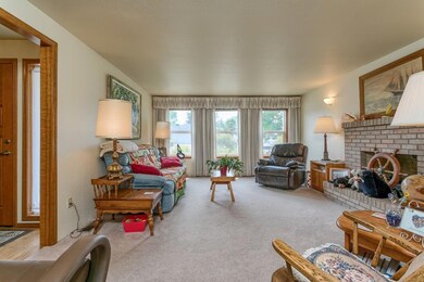 151 Woodridge Dr, Central Point, OR 97502 - photo 7