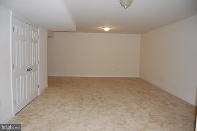 25204 Crested Wheat Dr, Aldie, VA 20105 - photo 5
