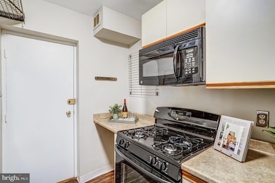 Stratton House unit 212, Arlington, VA 22204 - photo 7