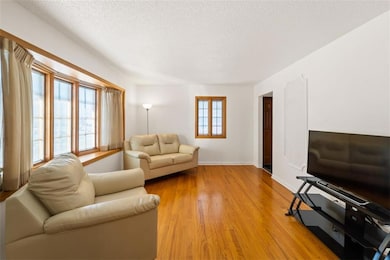 3021 Roblang Ct, Des Moines, IA 50317 - photo 5