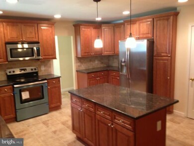 215 Brookthorpe Cir, Broomall, PA 19008 - photo 3