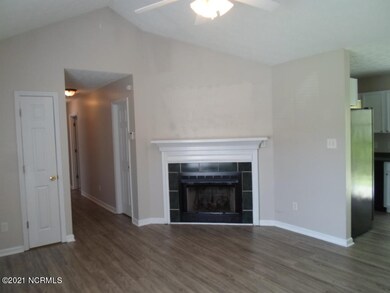 127 Settlers Cir, Jacksonville, NC 28546 - photo 5