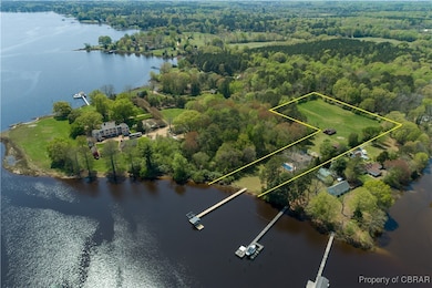 North River ~ the Gold Coast with easy access to M